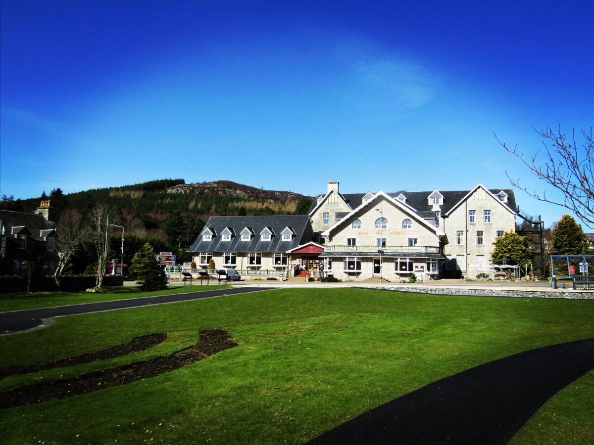 Duke Of Gordon Hotel Kingussie Kültér fotó