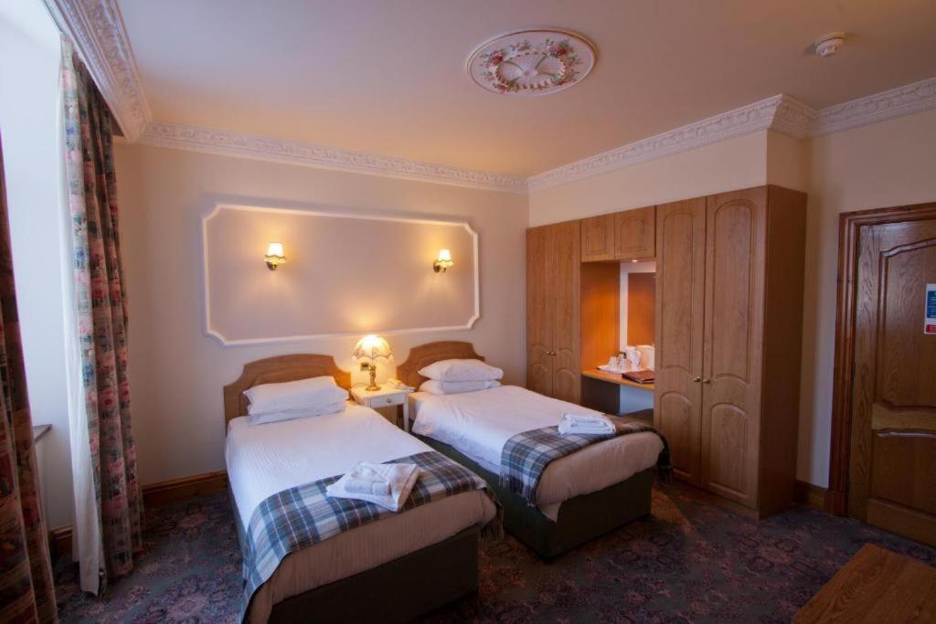 Duke Of Gordon Hotel Kingussie Kültér fotó