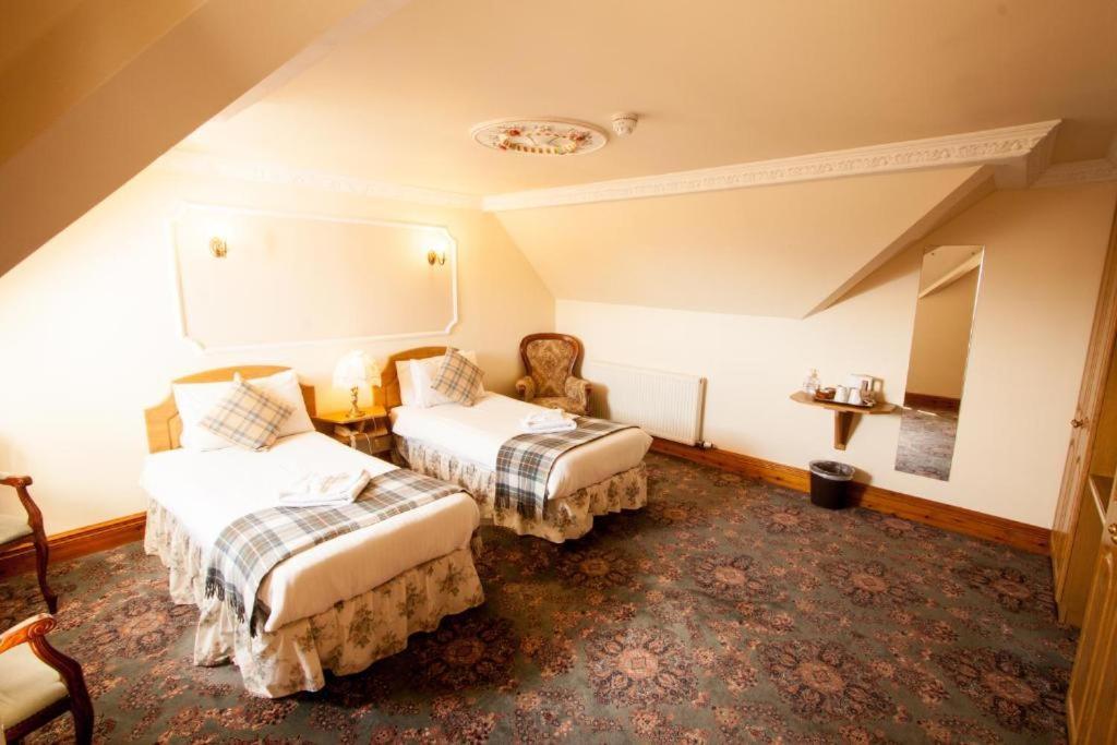 Duke Of Gordon Hotel Kingussie Kültér fotó