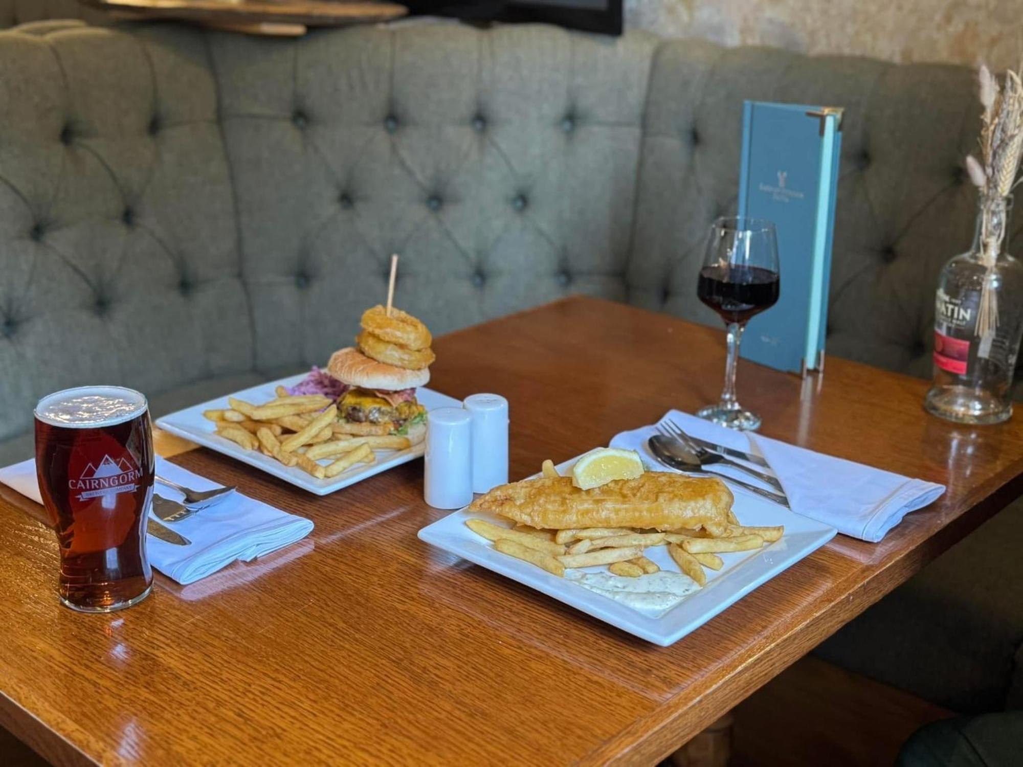 Duke Of Gordon Hotel Kingussie Kültér fotó