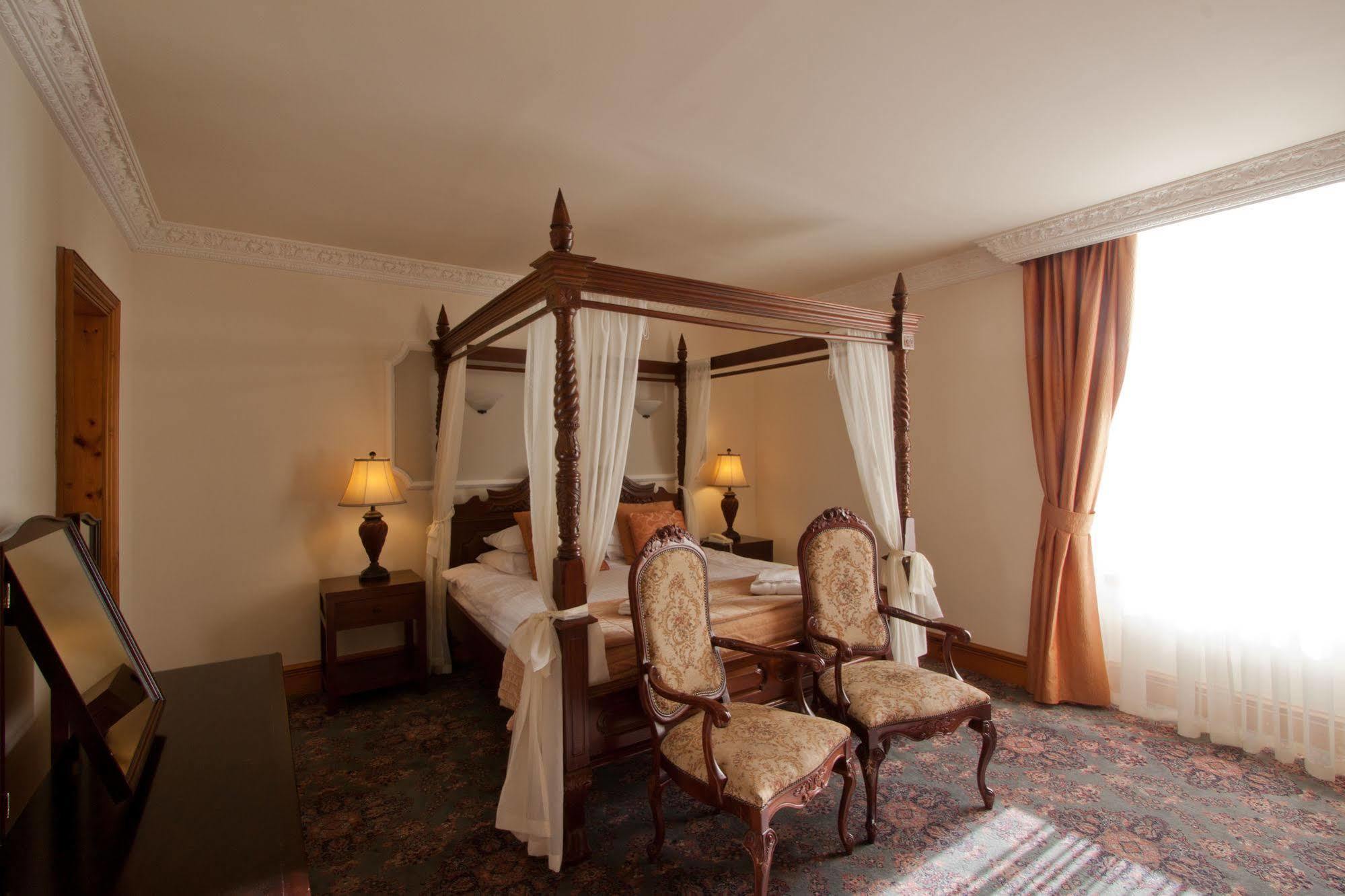 Duke Of Gordon Hotel Kingussie Kültér fotó