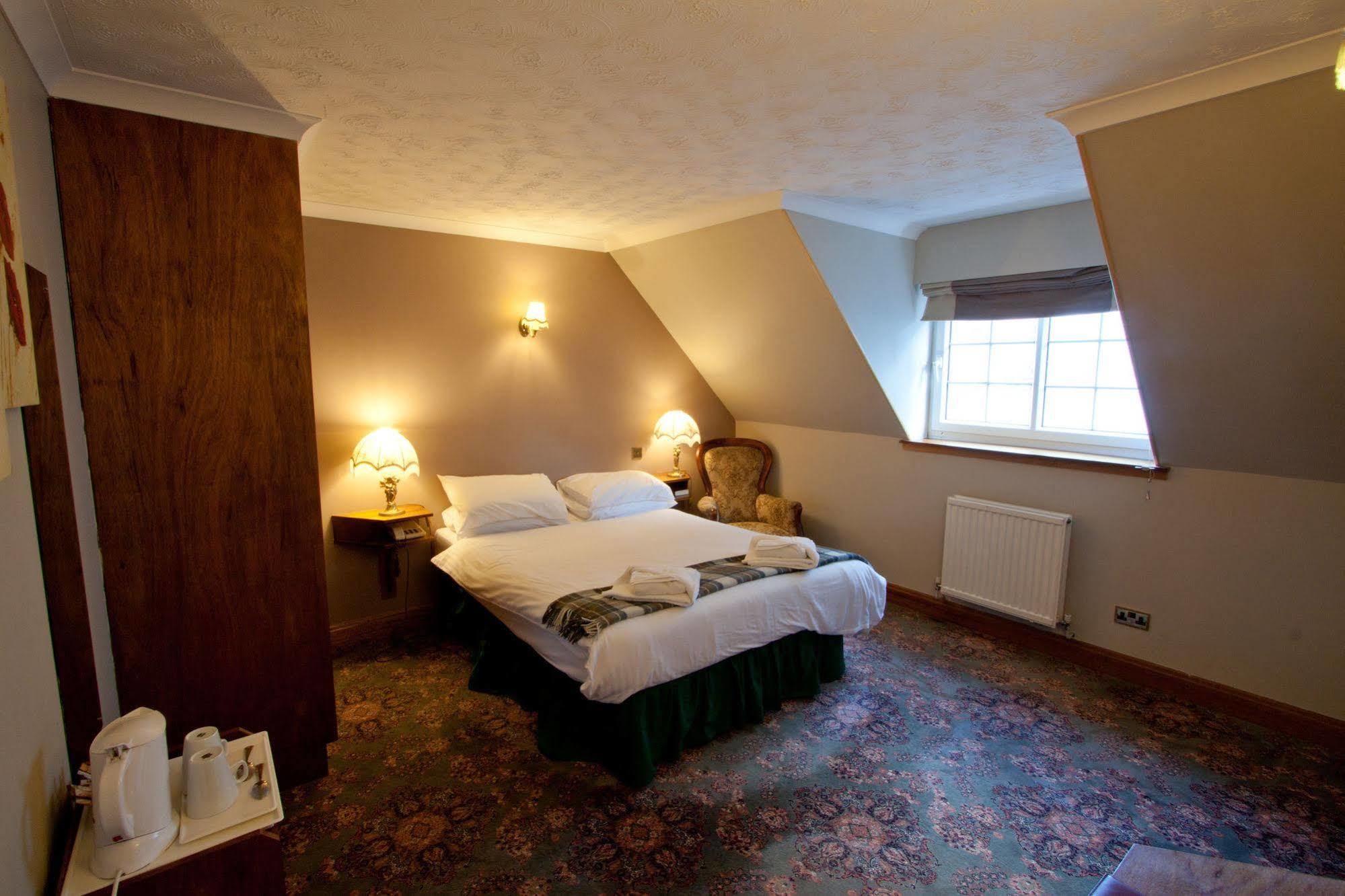 Duke Of Gordon Hotel Kingussie Kültér fotó