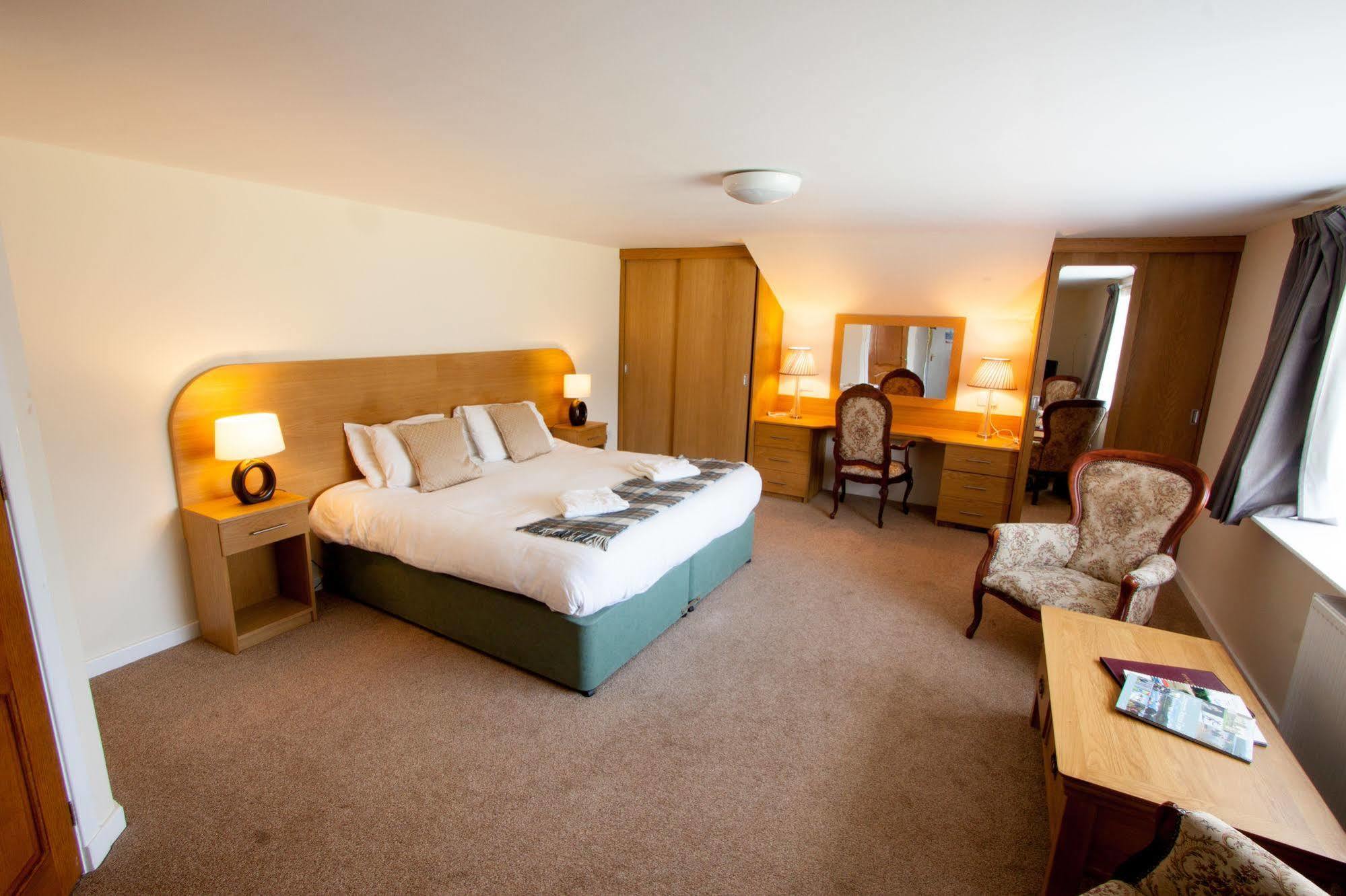 Duke Of Gordon Hotel Kingussie Kültér fotó