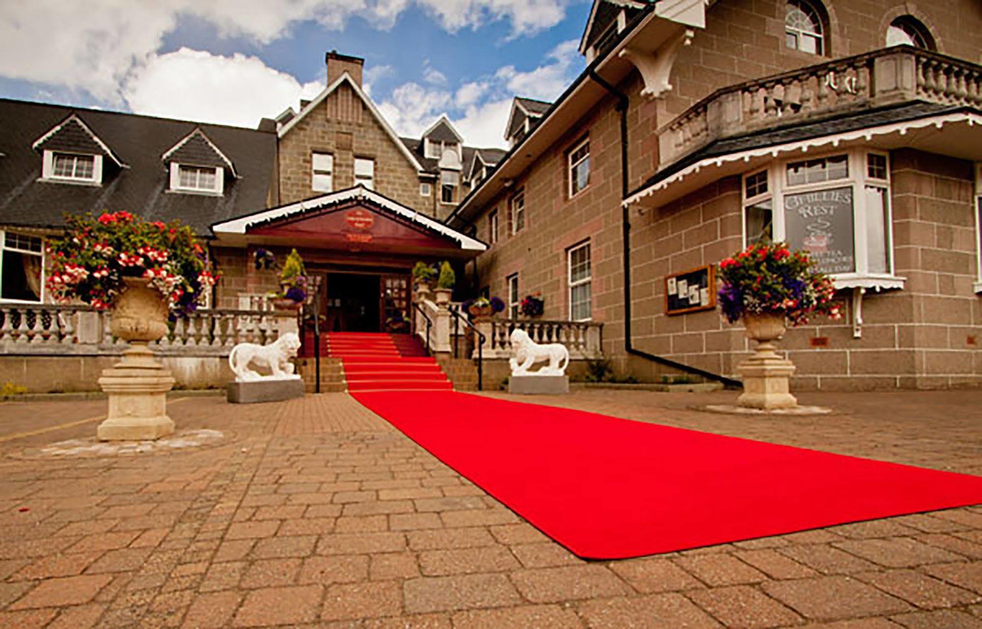Duke Of Gordon Hotel Kingussie Kültér fotó